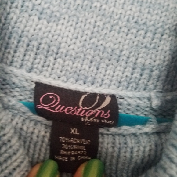 Sweater - Picture 4 of 4